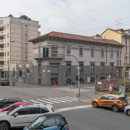 Center - Porta Romana Apartment *